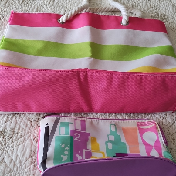 Clinique Tote & Cosmetic Bag - Picture 2 of 7